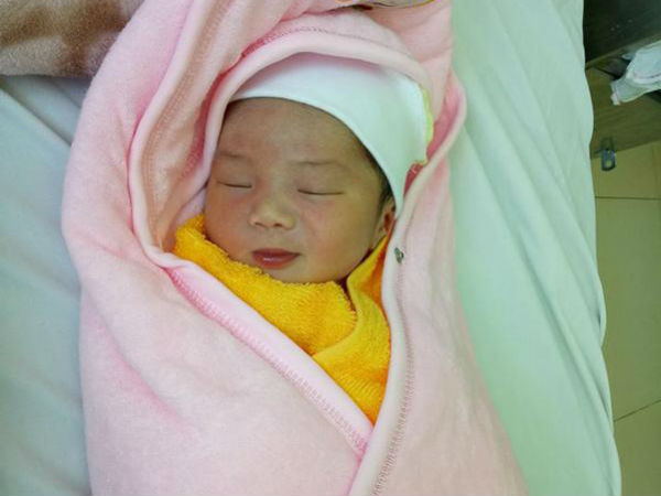 'Kinh hoàng' 16 tiếng đi sinh đúng 27 Tết của mẹ 9X