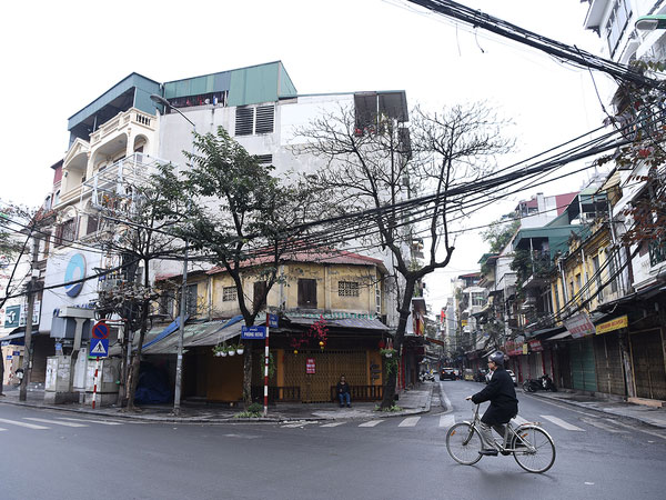 Hà Nội khác lạ sáng mùng 1 tết