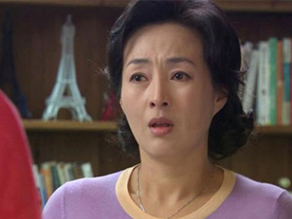 Mẹ chồng trả lại tiền mừng tuổi vì chê quá ít