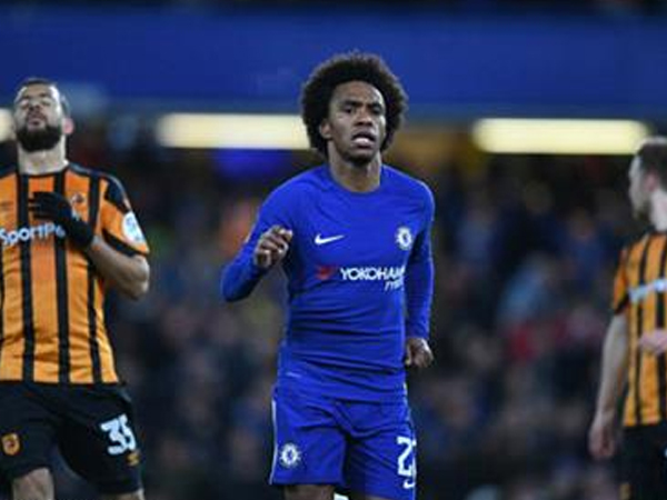 Tiền vệ Chelsea 'thả thính' với Real và Barca