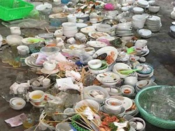 Nhà chồng sắp cưới ‘thử thách’ bằng mâm bát ‘khủng’, cô nàng hủy hôn bỏ về với bố mẹ