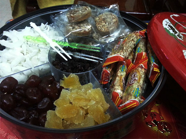 Nhầm lẫn tai hại khi trẻ ăn nhiều bánh kẹo dịp Tết
