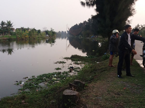 Ninh Bình: Đi chúc Tết, cả gia đình gặp tai nạn lao xuống sông