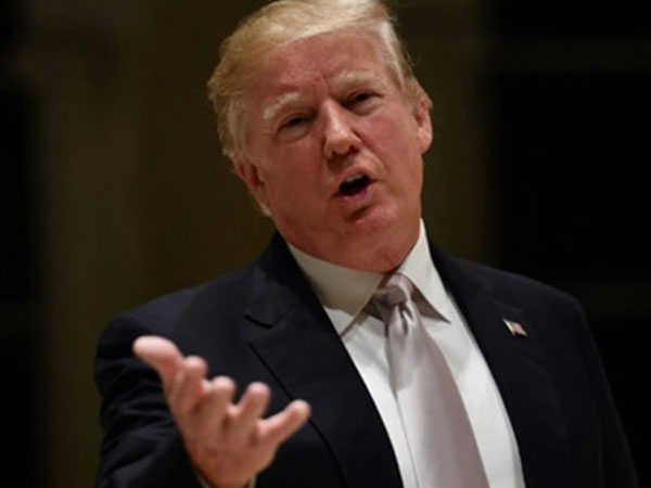 Trump chỉ trích FBI để lọt thông tin cảnh báo về vụ xả súng ở Florida