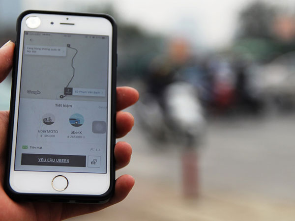 Vì sao khách phản ứng, Uber, Grab cứ tăng giá mạnh ngày Tết?