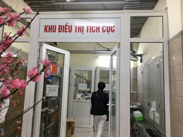 Giận người yêu, thanh niên 19 tuổi 'tu' hết nửa chai thuốc diệt cỏ