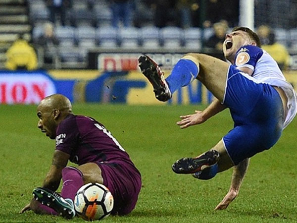 Graham Poll: 'Trọng tài ban đầu chỉ định rút thẻ vàng với cầu thủ Man City'