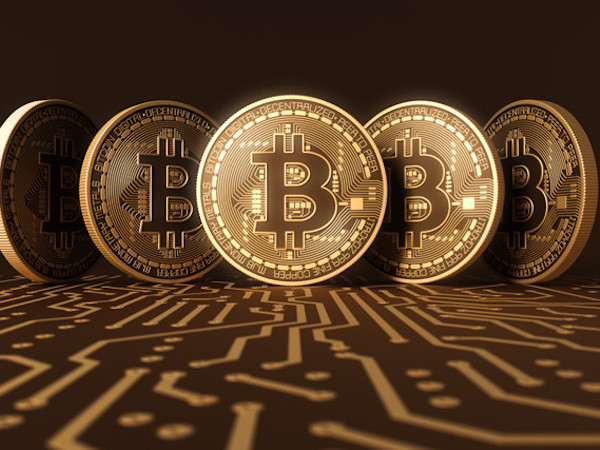 Bitcoin tăng gấp đôi giá trị sau khi chạm đáy