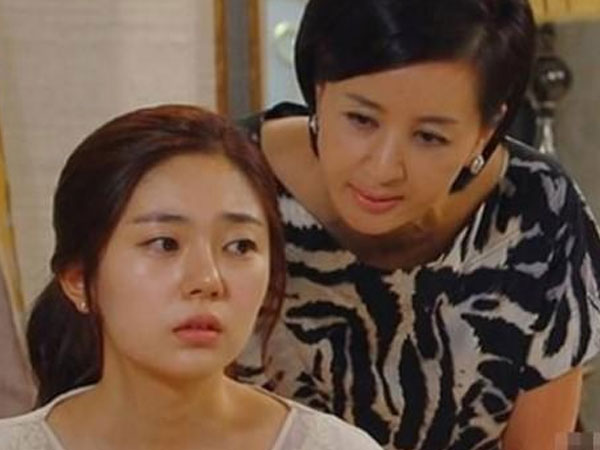 Năm đầu làm dâu, bị mẹ chồng ghét bỏ vì gia đình bên ngoại không sang chúc Tết