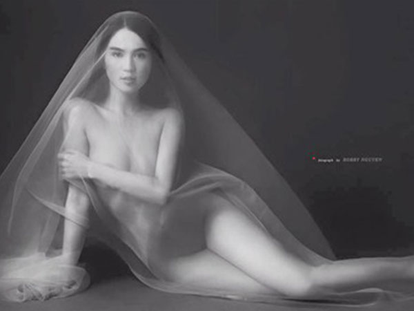 Ngọc Trinh bất ngờ tung ảnh nude đầu năm mới