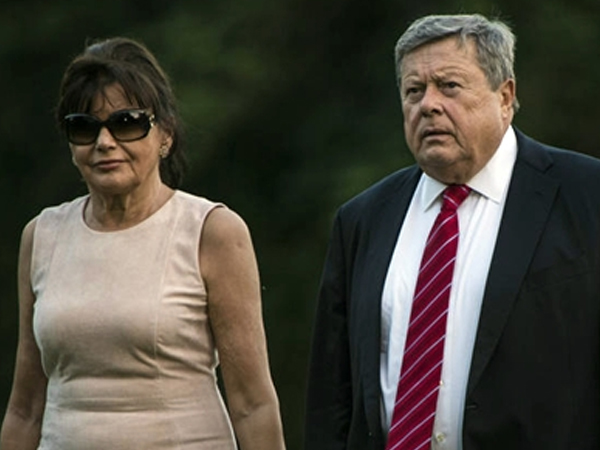 Cha mẹ Melania Trump trở thành cư dân thường trú Mỹ