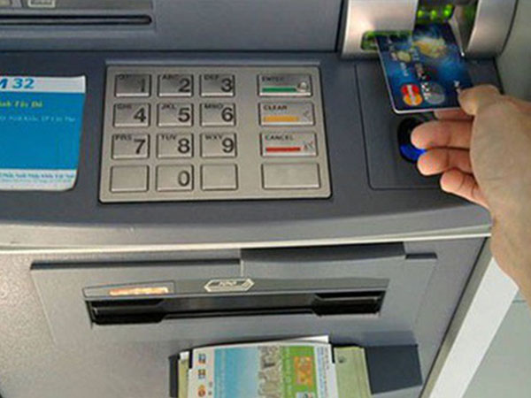 CHẤN ĐỘNG: Phó giám đốc chi nhánh ngân hàng Eximbank chiếm 245 tỉ đồng của khách hàng rồi biến