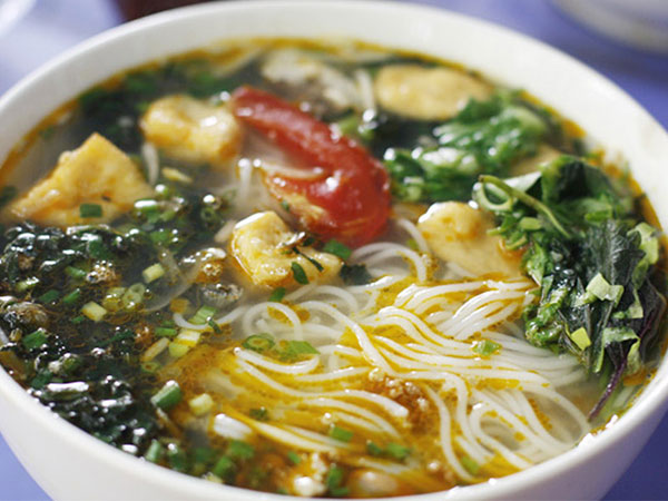 Chặt chém đầu năm: 150.000 đồng bát bún 'vớt không được con ốc nào'