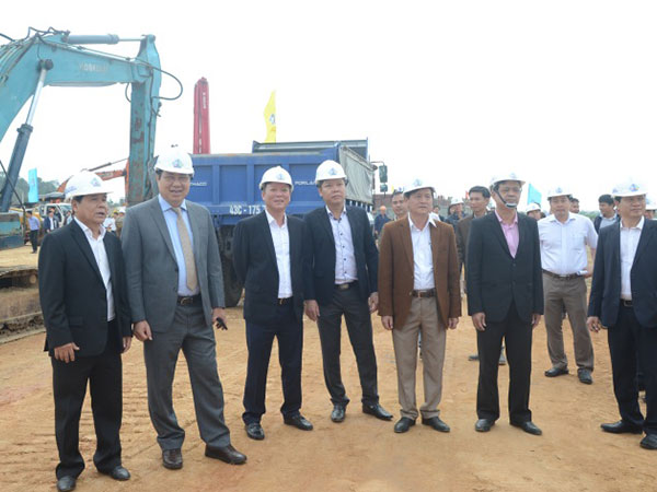 Chủ tịch Huỳnh Đức Thơ: 'Đà Nẵng rất đau đầu với khu vực ven biển'