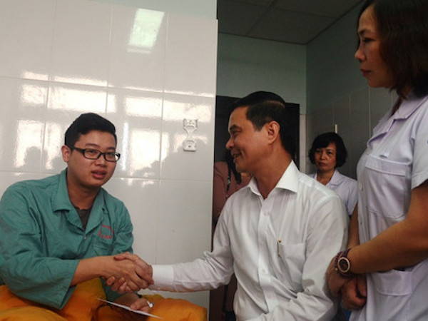 Công an ráo riết truy bắt kẻ hành hung 2 bác sĩ ở Yên Bái