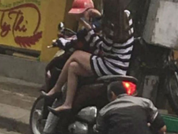 Cư dân mạng chê bai thiếu nữ mặc váy ngắn ngồi vắt vẻo trên xe khi bác thợ cặm cụi bơm lốp
