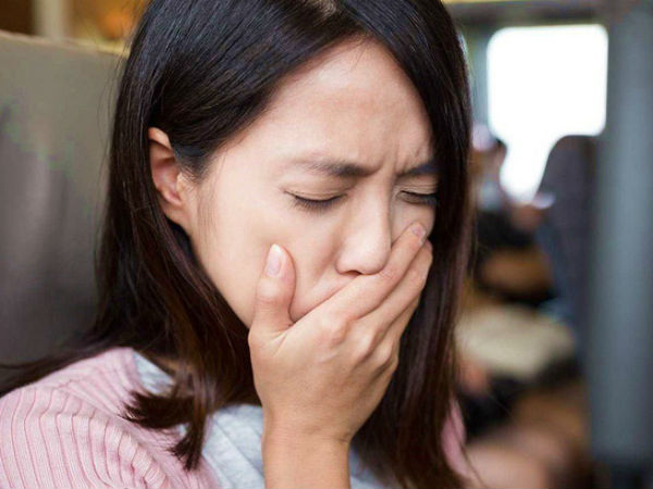 Ngồi vị trí nào trên ô tô, máy bay, tàu hoả... thì đỡ say xe nhất?