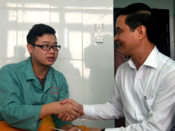 Trước khi cùng 15 đồng bọn hành hung 2 bác sĩ, chồng sản phụ dọa 'mổ xong ra đập chết'