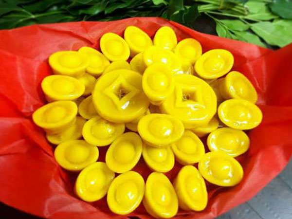 Bánh hình thỏi vàng đắt khách trước ngày vía Thần Tài
