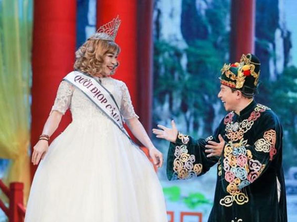 Hoàng Bách ủng hộ cộng đồng LGBT phản đối chương trình Táo Quân