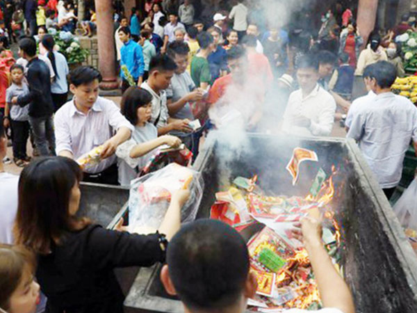 Ông bà tổ tiên không nhận được gì khi chúng ta đốt vàng mã
