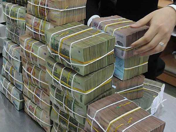 Trăm tỷ tiết kiệm ‘bốc hơi' và lỗ hổng quản trị tiền gửi của Eximbank