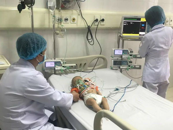 Cứu sống bệnh nhi 6 tháng tuổi đã ngừng tim