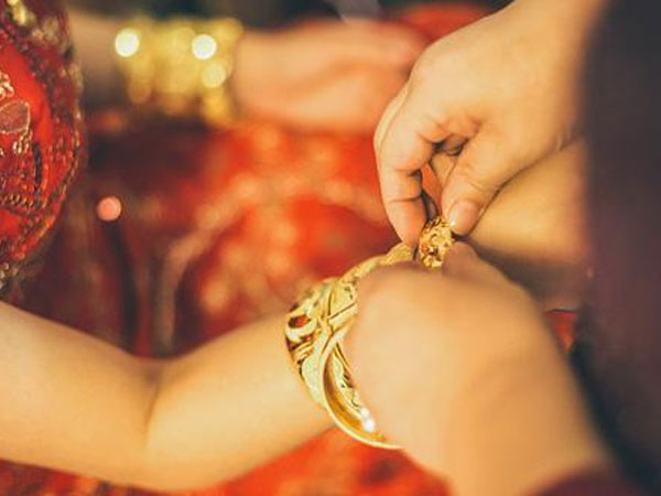 Mẹ chồng viết đơn kiện ra tòa đòi con dâu trả lại vàng cưới và xe SH