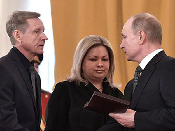 Putin trao huân chương Anh hùng Nga cho gia đình phi công Su-25 hy sinh
