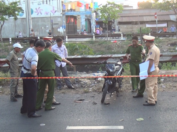Sự thật nam thanh niên tử vong với vết cắt sâu gần lìa cổ cạnh xe máy ở Sài Gòn