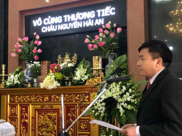 Xúc động lễ tiễn biệt bé gái 7 tuổi hiến giác mạc sau khi qua đời