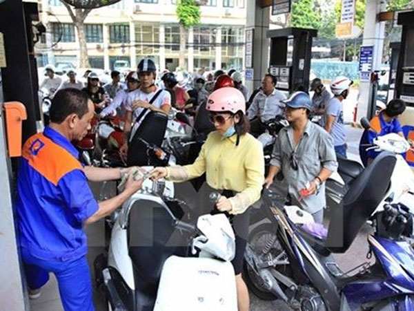 Dân nộp hàng chục ngàn tỷ thuế xăng dầu, tiêu hết vào đâu?