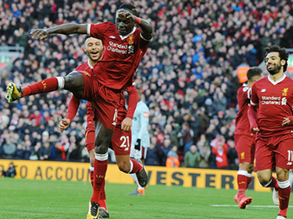 Liverpool vượt mốc ghi 100 bàn mùa này, qua mặt Man Utd lên nhì bảng