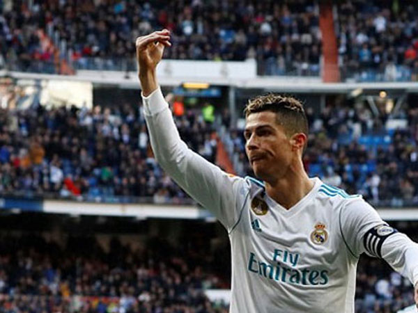Ronaldo lập cú đúp, Real thắng trận thứ năm liên tiếp