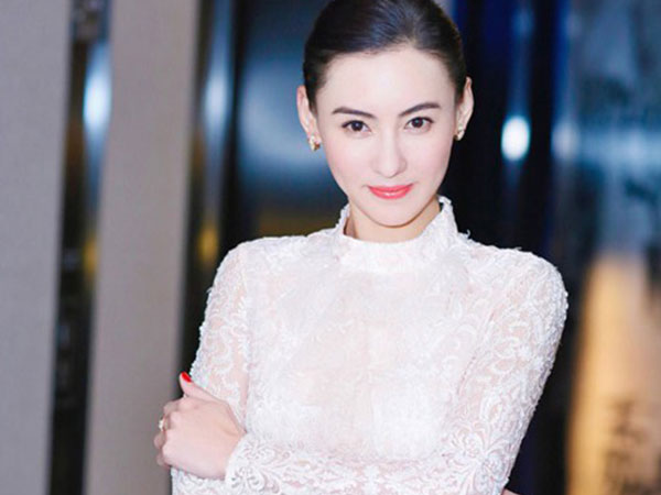 Sau bao năm cô đơn, Trương Bá Chi bất ngờ bóng gió tiết lộ đã có bạn trai