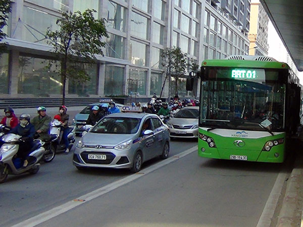 Hà Nội bất ngờ đề xuất cho xe đi vào làn BRT