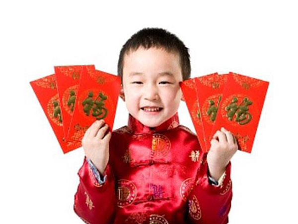 Hậu Tết, mẹ trẻ 'cuỗm' hơn 100 triệu đồng tiền lì xì của con trai để mua túi hàng hiệu