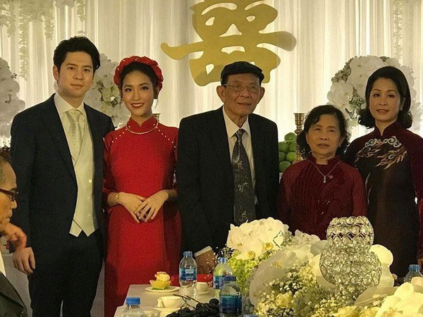 Lộ ảnh Mai Hồ bí mật tổ chức lễ đính hôn với người yêu cực điển trai