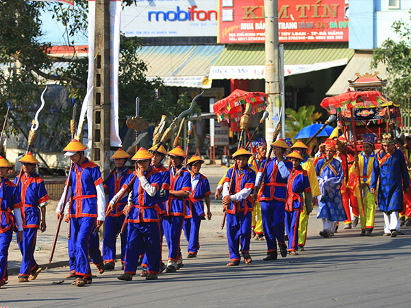 Rước sắc phong ở ngôi làng cổ hơn 500 tuổi