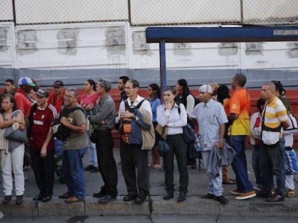 Tình cảnh đi làm còn tốn tiền hơn ngồi nhà ở Venezuela
