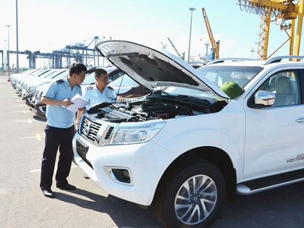 Việt Nam nhập độc nhất 1 chiếc ô tô trong đợt nghỉ Tết