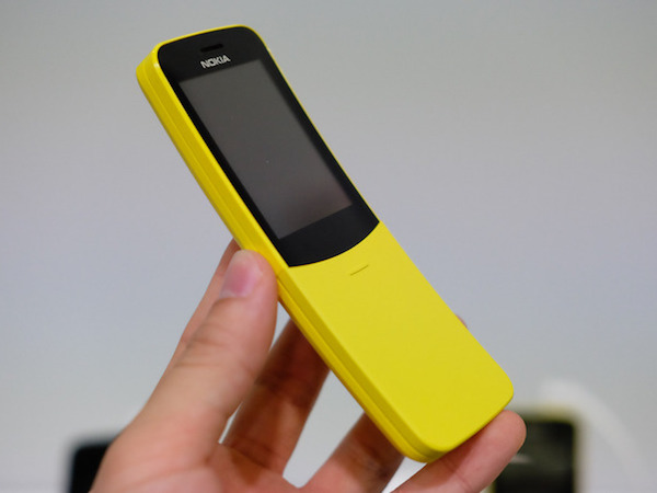 Ảnh thực tế 'điện thoại quả chuối' Nokia 8110