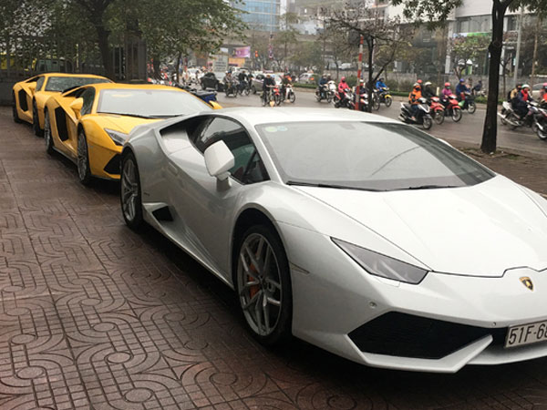 Ba siêu xe Lamborghini Sài Gòn ra Hà Nội đi 'phượt'