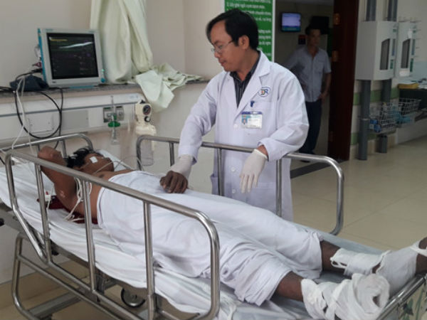 Giàn giáo chạm vào lưới điện trung thế, 1 người chết, 2 người bị bỏng