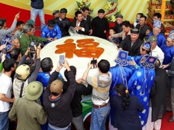 Sầm Sơn dừng làm bánh giầy 3 tấn dâng lễ hội đền Hùng