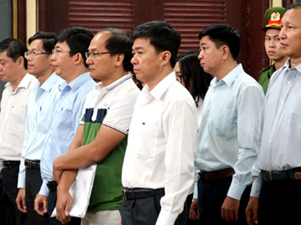 13 luật sư bào chữa cho cựu nữ trưởng phòng ngân hàng Navibank