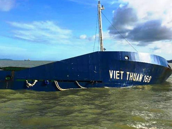 Đắm tàu, 2 mẹ con chết đuối thương tâm dưới dòng sông Cầm