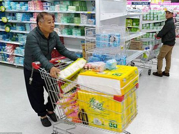 Dân Đài Loan đổ xô mua giấy vệ sinh, lãnh đạo kêu gọi bình tĩnh