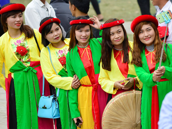 Dịch vụ cho thuê trang phục đắt khách ở hội Lim