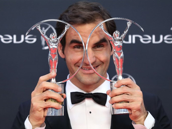 Federer qua mặt Ronaldo, Messi giành giải 'Nam VĐV xuất sắc nhất' năm
